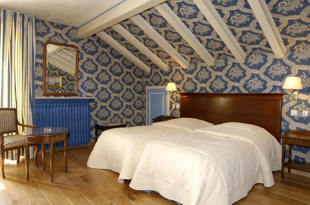 Le Clos Saint-Vincent Ribeauvillé Rom bilde